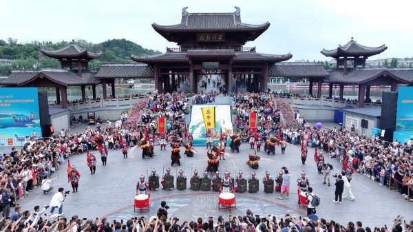 大牛网 47“勇士”舞火牛！成都非遗演出燃爆新津端午节会